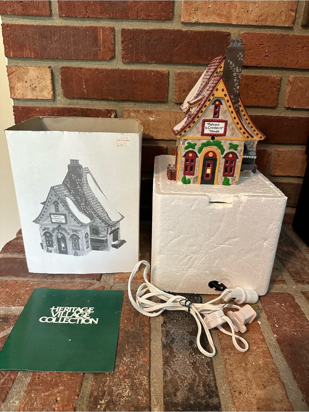 Vtg Dept 56 North Pole Series "Popcorn And Cranberry House" #56388 1996 Lighted